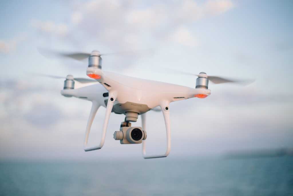 DJI Phantom 4 - Best drones for beginner