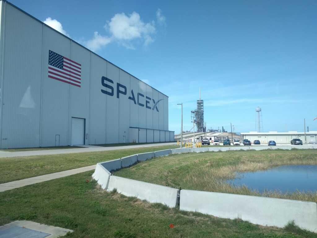 how does spacex make money