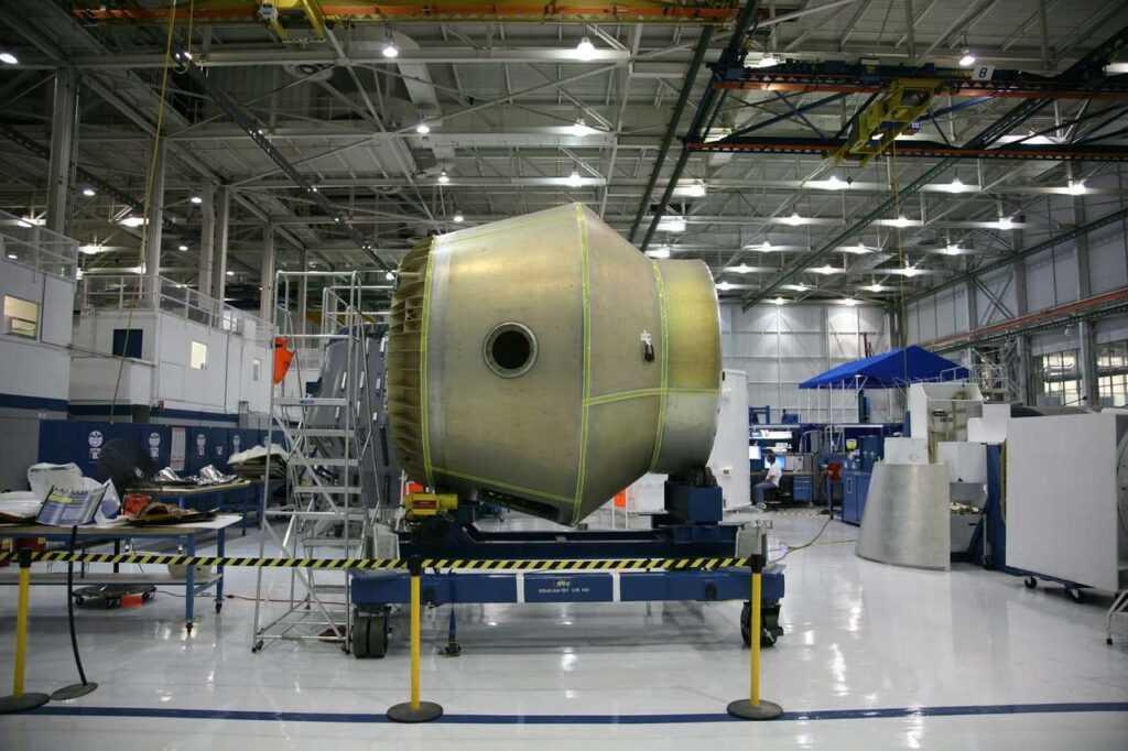 how does spacex make money