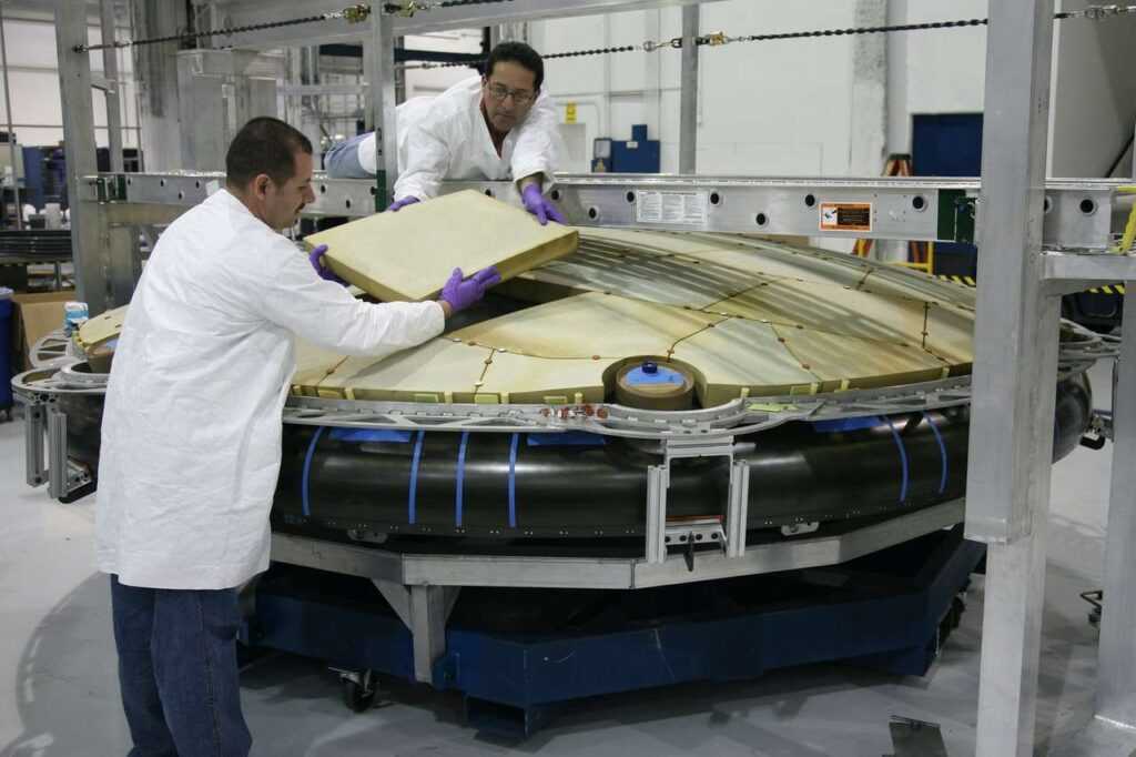 how does spacex make money
