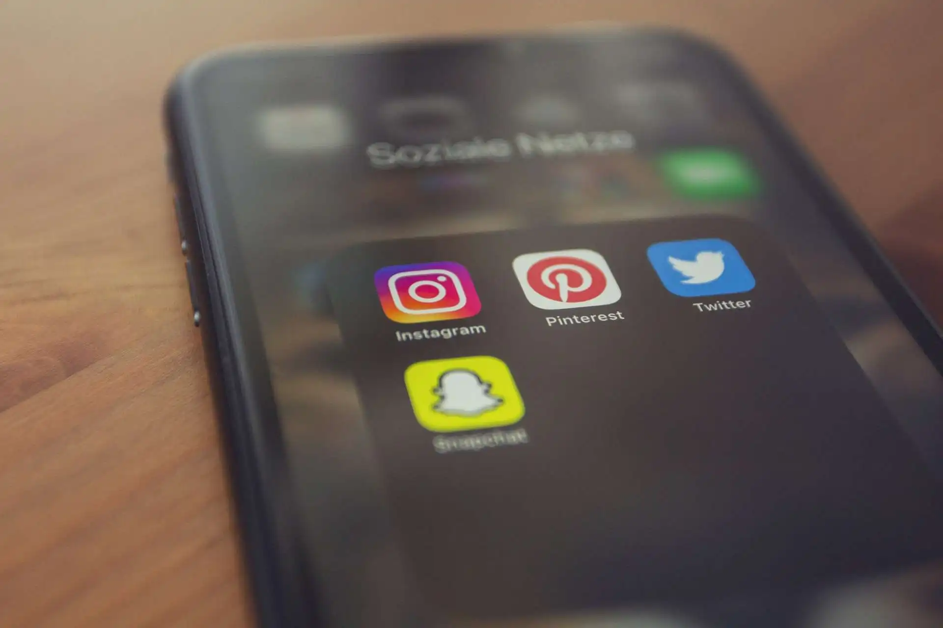 How to make a private story on Snapchat