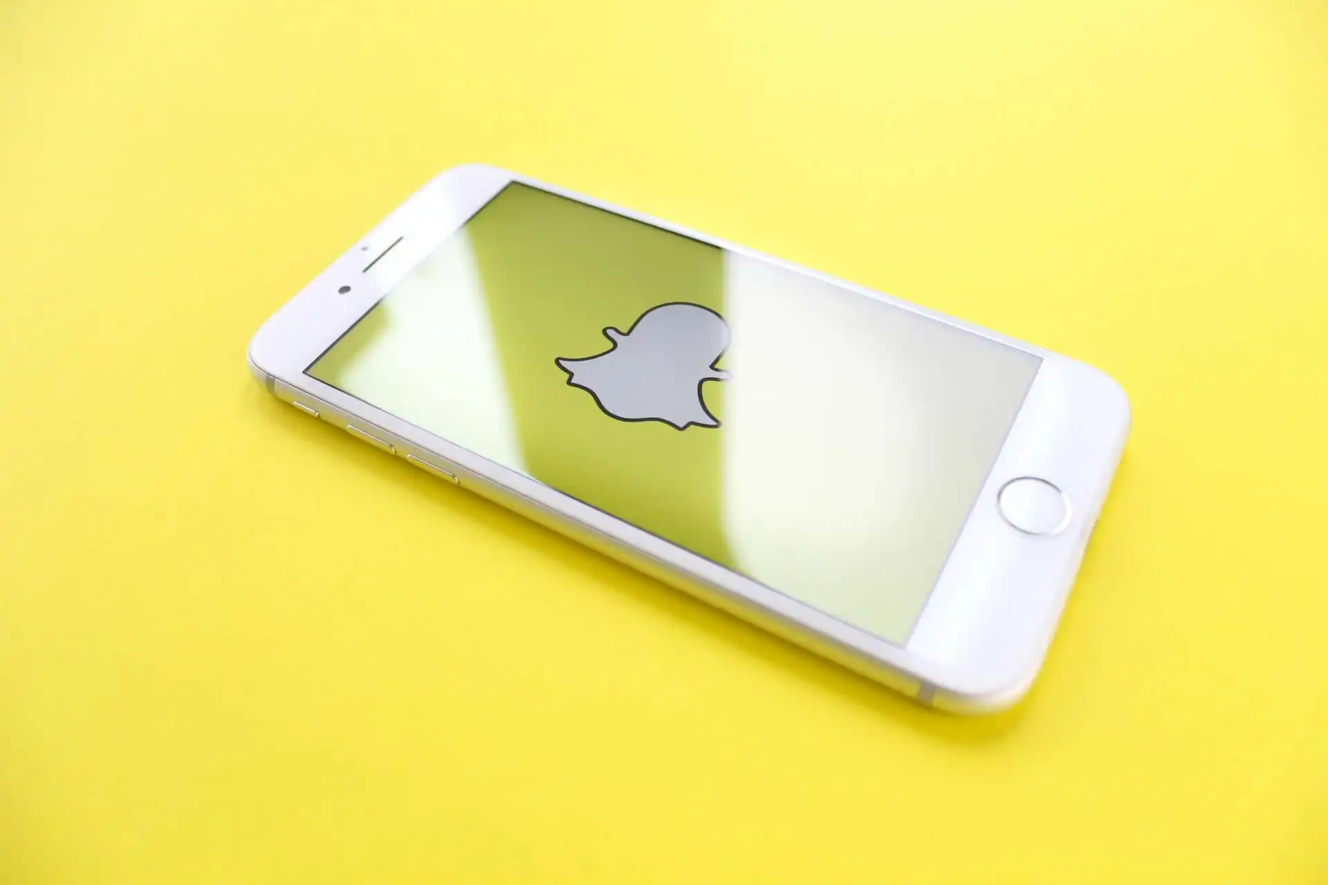 How to make a private story on Snapchat
